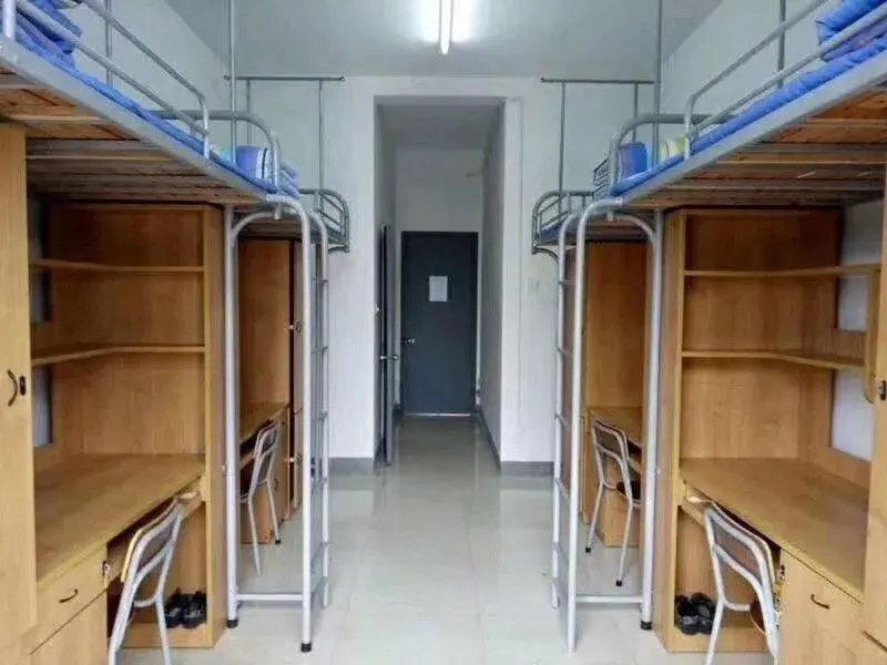 四人间宿舍