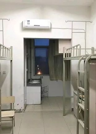 四人间宿舍