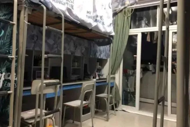 四人间宿舍