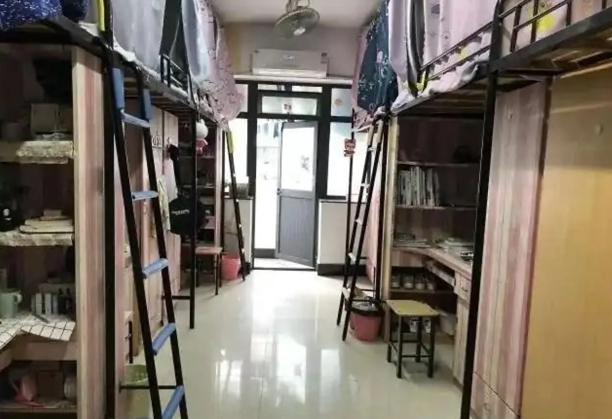 六人间宿舍