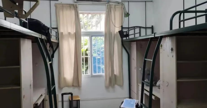 龙河校区四人间上床下桌