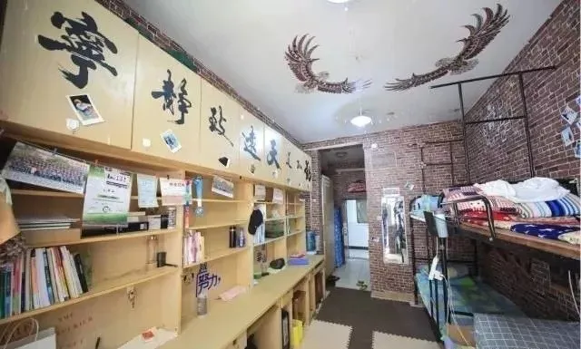 上下铺宿舍