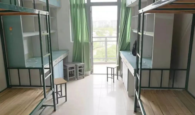 磬苑校区四人间上下铺