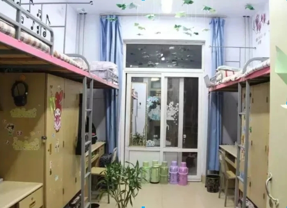 四人间宿舍