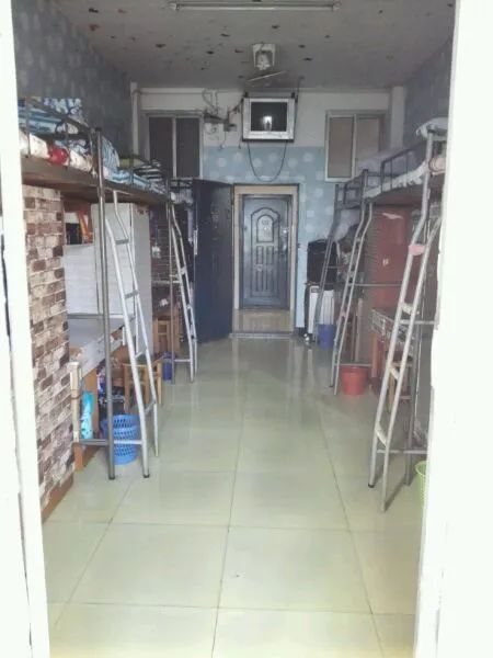 六人间宿舍