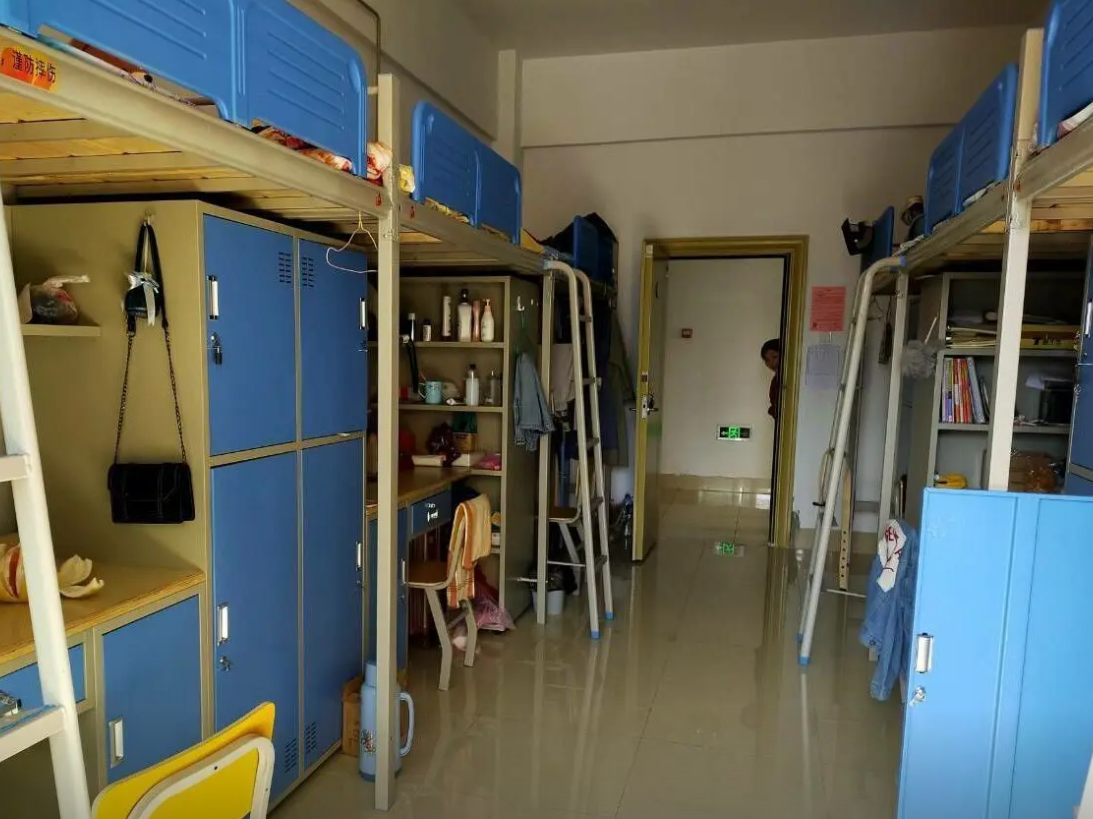 六人间上床下桌