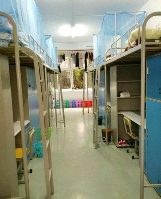 六人间上床下桌