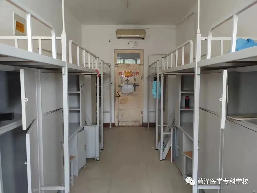 上床下桌六人间