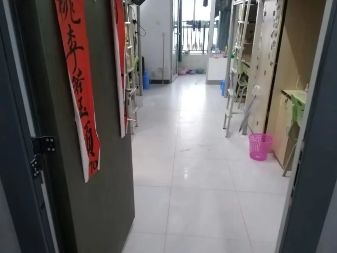 四人间宿舍