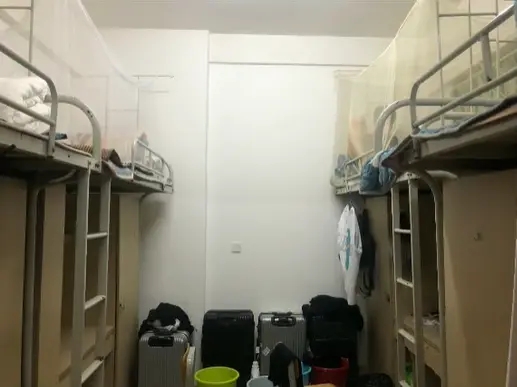 四人间宿舍