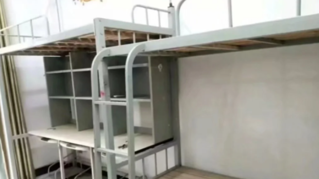 六人间宿舍