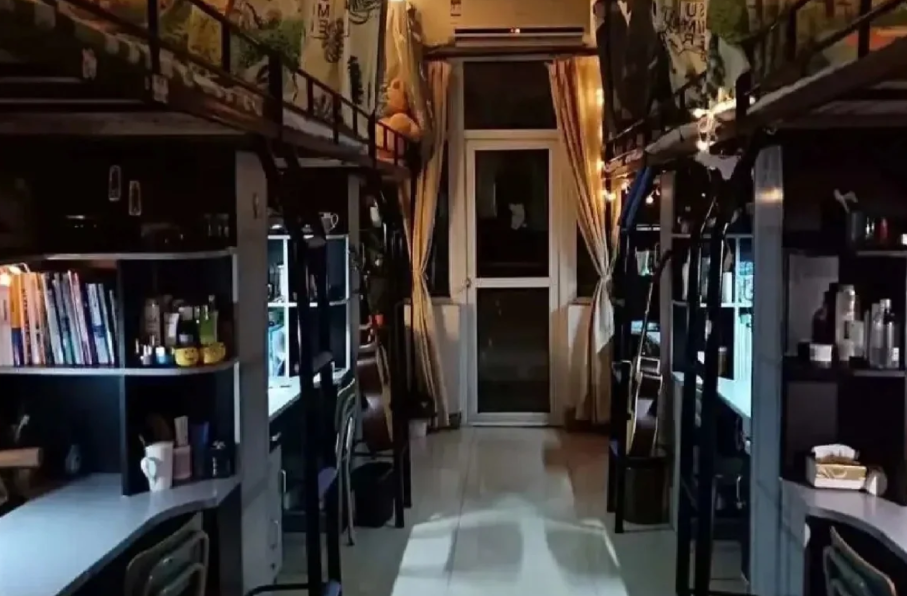 四人间宿舍
